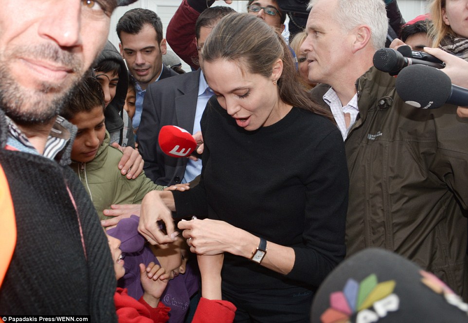 Η Αντζελίνα Τζολί ευχαρίστησε τον ελληνικο λαό για την γεναιοδωρία του