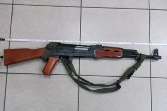 Κατασχέθηκε ένα ομοίωμα "καλάσνικοφ"