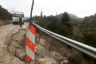"Έχασαν" τη γη κάτω από τα πόδια τους! Μεγάλες κατολισθήσεις στο επαρχιακό δίκτυο