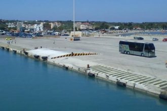 Κυλλήνη: Άγιο είχαν έξι αλλοδαποί είδαν το πλοίο να "σκάει" στο ιστιοφόρο τους!