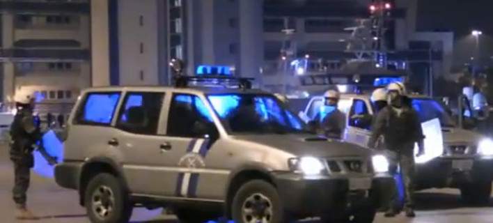 Τι λέει το Λιμενικό για τα επεισόδια μεταξύ μεταναστών στον Πειραιά