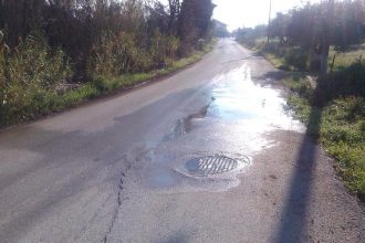 Αχαΐα: Για έκτη συνεχή μέρα τα λύματα "τρέχουν" στο χωριό των Λουσικών