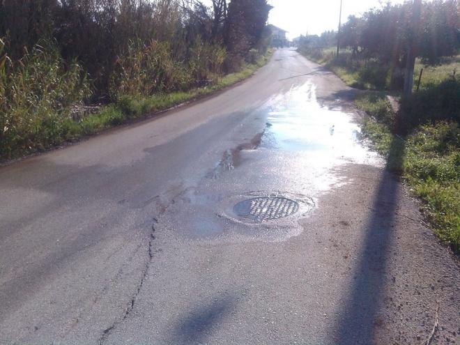 Αχαΐα: Για έκτη συνεχή μέρα τα λύματα "τρέχουν" στο χωριό των Λουσικών