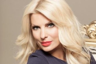 "Δε μετακομίζω!" απαντάει η Μενεγάκη