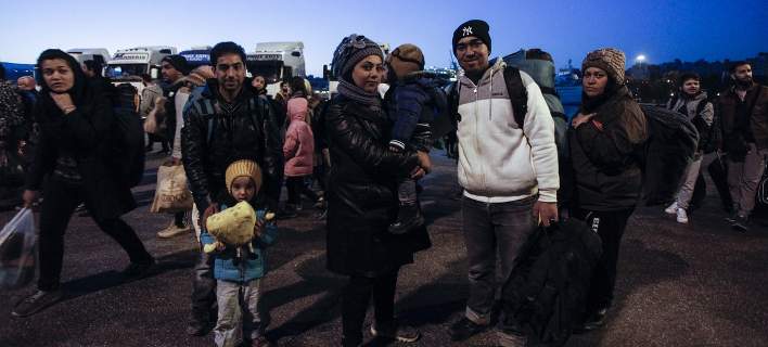 Ιωάννινα: Στην Κόνιτσα οι πρώτοι 150 πρόσφυγες -Μπουλντόζες του στρατού ετοιμάζουν το αεροδρόμιο Κατσικά