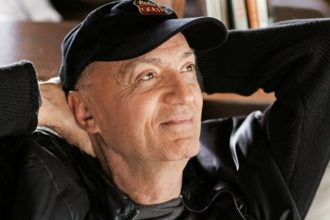 Μαστοράκης εναντίον Ρούλας Κορομηλά: Δύσκολοι καιροί για βρυκόλακες