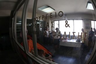 Σε υψηλά επίπεδα παραμένει η αδήλωτη εργασία