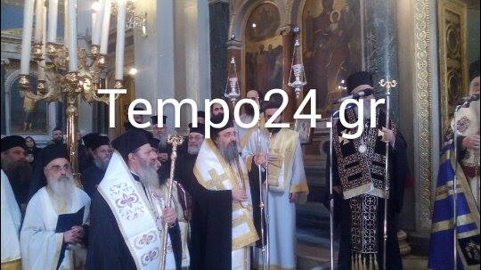 Πάτρα: Λαός και κλήρος στην εξόδιο ακολουθία του π. Παπασταύρου - Το αδιαχώρητο στον Ιερό Ναό της Παντάνασας - ΒΙΝΤΕΟ και ΦΩΤΟΓΡΑΦΙΕΣ