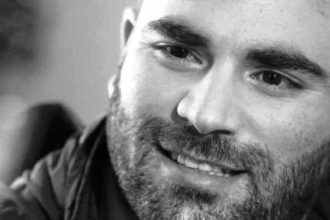 Μνημόσυνο Παντελίδη: Κόσμος στο σημείο του δυστυχήματος