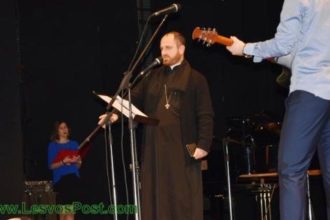 Απίστευτο: Παπάς τραγουδά το «Λιώμα σε γκρεμό» του Παντελίδη - ΒΙΝΤΕΟ