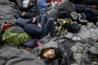 Επέστρεψαν από το Βόλο στην Αθήνα 249 πρόσφυγες