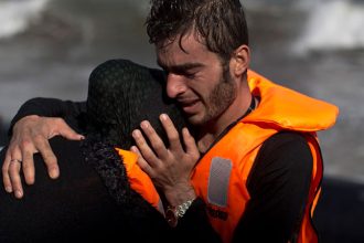 Πέντε νεκροί, ανάμεσά τους και ένα μωρό, πνίγηκαν στο Αιγαίο