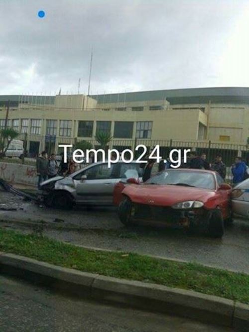 Πάτρα: Σφοδρή σύγκρουση οχημάτων στην Πατρών - Κλάους - Άγιο είχαν οι οδηγοί! Τροχαίο και στην Αγυιά την ίδια ώρα - ΔΕΙΤΕ ΦΩΤΟΓΡΑΦΙΕΣ