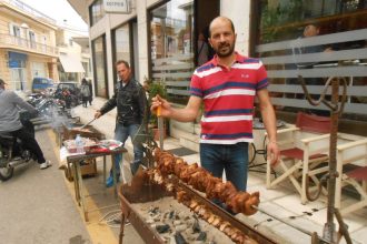 Αίγιο: Γιόρτασαν την Τσικνοπέμπτη με υπαίθριες ψησταριές - ΔΕΙΤΕ ΦΩΤΟΓΡΑΦΙΕΣ