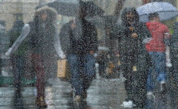 Βροχερό το τριήμερο της 25ης Μαρτίου, παραμένει η σκόνη στην ατμόσφαιρα