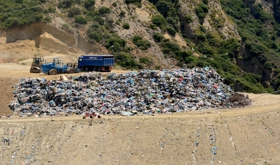 Πάτρα: Μπήκαν σκουπίδια του Πύργου στην Ξερόλακκα, λόγω προβλήματος στο ΧΥΤΑ της Παλαίρου - Η απάντηση της Δημοτικής Αρχής