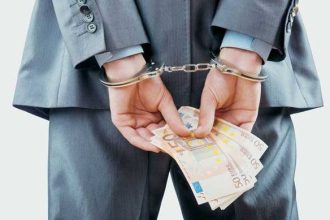 "Σατανικό" ζευγάρι εξαπάτησε Πατρινό - Τους έδωσε 2.500 ευρώ για να ενταχθεί στο "Νόμο Κατσέλη" και εκείνοι τον εκβίαζαν για...