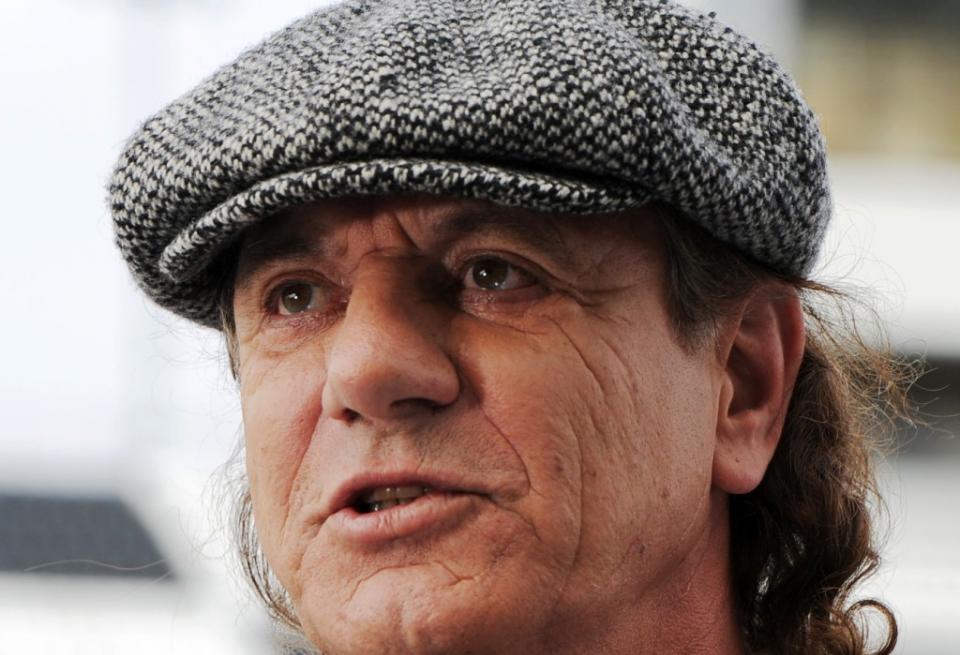 Ακυρώθηκαν οι συναυλίες των AC/DC λόγω προβλήματος υγείας του τραγουδιστή