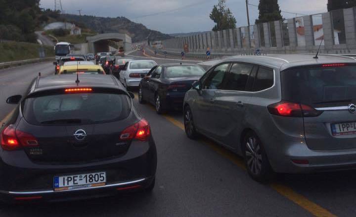Πατρών - Κορίνθου: Σοβαρά προβλήματα στη Νέα Εθνική Οδό - Ουρές χιλιομέτρων και ακινητοποιημένα οχήματα στο Δερβένι ΔΕΙΤΕ ΦΩΤΟΓΡΑΦΙΕΣ
