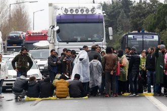Αποχώρησαν οι πρόσφυγες και μετανάστες από την E.O. Θεσσαλονίκης - Ευζώνων