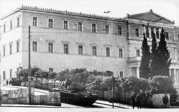 Μηνύματα των κομμάτων για τη μαύρη επέτειο της 21ης Απριλίου