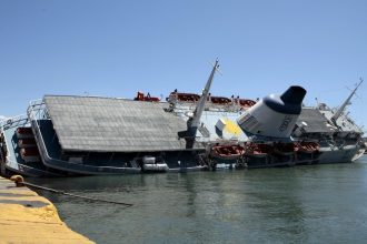 Ελεγχόμενη η κατάσταση στο παροπλισμένο πλοίο «Παναγία Τήνου»