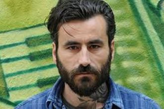 Τα δύσκολα παιδικά χρόνια του Γιώργου Μαυρίδη: «Μεγάλωσα με έναν πατέρα που μπαινόβγαινε...» ΒΙΝΤΕΟ