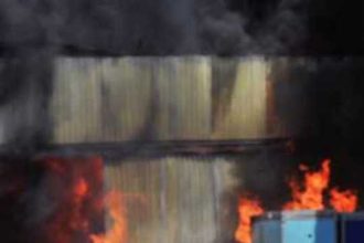 Πάτρα - Βραχνέικα: Φούντωσαν τα ξημερώματα παραπήγματα σε καταυλισμό Ρομά