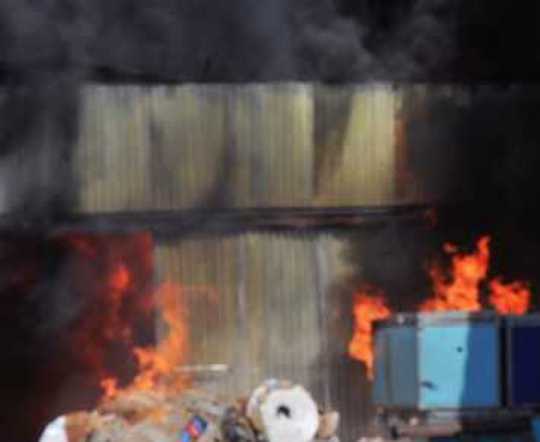 Πάτρα - Βραχνέικα: Φούντωσαν τα ξημερώματα παραπήγματα σε καταυλισμό Ρομά