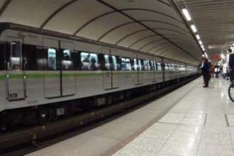 Στόχοι απειλητικών μηνυμάτων ελεγκτές του Μετρό - Σημάδεψαν τα σπίτια τους με σπρέι