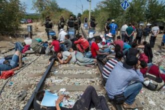 ΤΩΡΑ - Περιπολικό παρέσυρε πρόσφυγα στην Ειδομένη