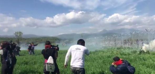 Εκρηκτικό το κλίμα στην Ειδομένη - Πλαστικές σφαίρες από τους Σκοπιανούς αστυνομικούς - ΔΕΙΤΕ ΒΙΝΤΕΟ (ΝΕΟΤΕΡΑ)