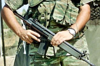 Στρατιώτης βρήκε πορτοφόλι με 1.500 ευρώ και το παρέδωσε στην αστυνομία