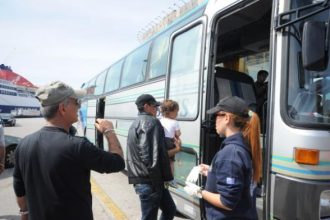 Μόνο 30 πρόσφυγες μεταφέρθηκαν από τον Πειραιά σε κατασκηνώσεις