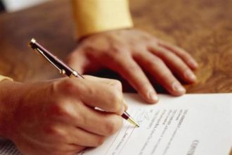 Οι Συμβολαιογράφοι συνεχίζουν την αποχή τους