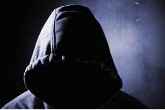 Πρόσφυγες διαδήλωσαν μαζί με δημοσίους υπαλλήλους