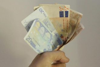 Ξεπερνούν τα δύο εκατομμύρια ευρώ τα πρόστιμα του ΙΚΑ για αδήλωτη εργασία το τελευταίο εξάμηνο