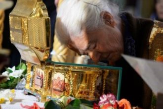 Μέχρι και σήμερα το προσκύνημα τον Ιερών Λειψάνων του Αγίου Λουκά του Ιατρού - Πλήθος πιστών στον Ι.Ναό του Άγιου Ανδρέα - ΦΩΤΟΓΡΑΦΙΕΣ