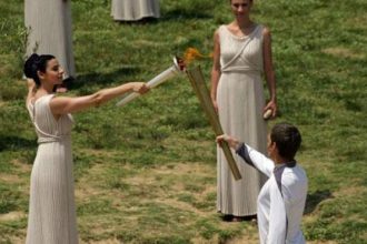 Αλλάζει το πρόγραμμα της Λαμπαδηδρομίας - Σε ποιες πόλεις θα γίνουν τελετές