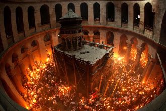 Δείτε στο TEMPO24.GR σε ΖΩΝΤΑΝΗ μετάδοση την τελετή Αφής του Αγίου Φωτός στα Ιεροσόλυμα