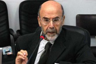 Λιάκος: Σενάριο για τετραετές Γυμνάσιο και διετές Λύκειο