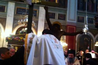 Πάτρα: Με κατάνυξη η Αποκαθήλωση στη Μητρόπολη - ΒΙΝΤΕΟ και ΦΩΤΟΓΡΑΦΙΕΣ