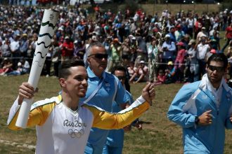 Ξεκίνησε το ταξίδι της Ολυμπιακής Φλόγας για το Ρίο - Μάγεψε ως πρωθιέρεια η Κατερίνα Λέχου - ΒΙΝΤΕΟ και ΦΩΤΟΓΡΑΦΙΕΣ