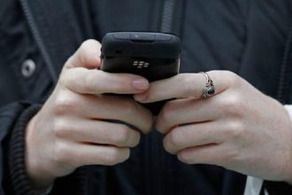 Τι αλλάζει στα κινητά τηλέφωνα και τις χρεώσεις από τις 30 Απριλίου