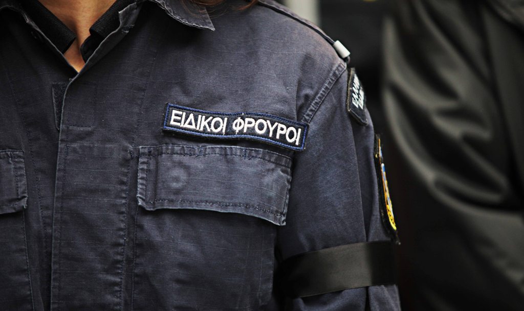 Κύκλωμα αστυνομικών προμήθευε όπλα σε κακοποιούς