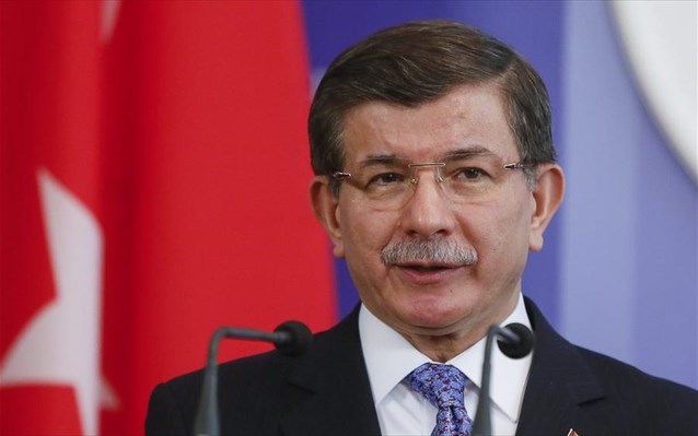 Νταβούτογλου: Κοσμικό κράτος η Τουρκία και με το νέο σύνταγμα