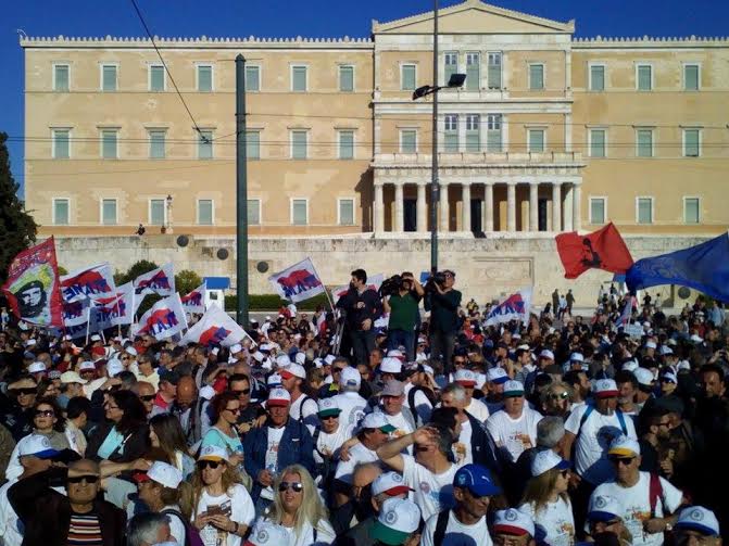 ΦΩΤΟΡΕΠΟΡΤΑΖ από την άφιξη των διαδηλωτών της πεζοπορίας του Δήμου Πατρέων ...στο Σύνταγμα