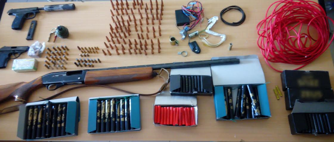 Ηλεία: Όπλα και πυρομαχικά στην κατοχή 49χρονου - Δείτε τι "έκρυβε" στο σπίτι του - ΦΩΤΟΓΡΑΦΙΕΣ