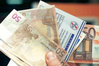 Απίστευτο: Πούλησε τον αριθμό προτεραιότητας στην ουρά της ΔΕΗ για...ΒΙΝΤΕΟ