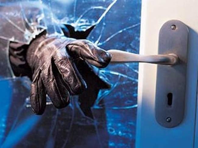 Απίστευτο περιστατικό: Τους έκλεψαν και τους έκαναν και το τραπέζι!